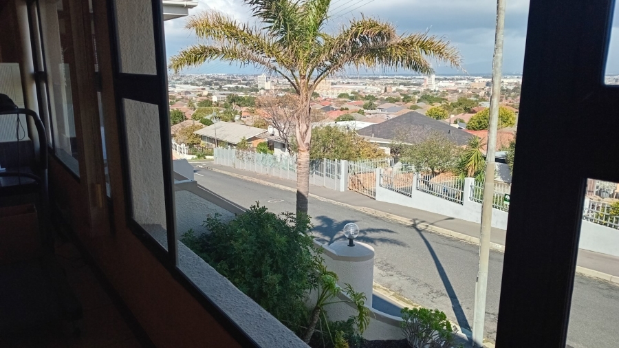 4 Bedroom Property for Sale in Avondale Western Cape